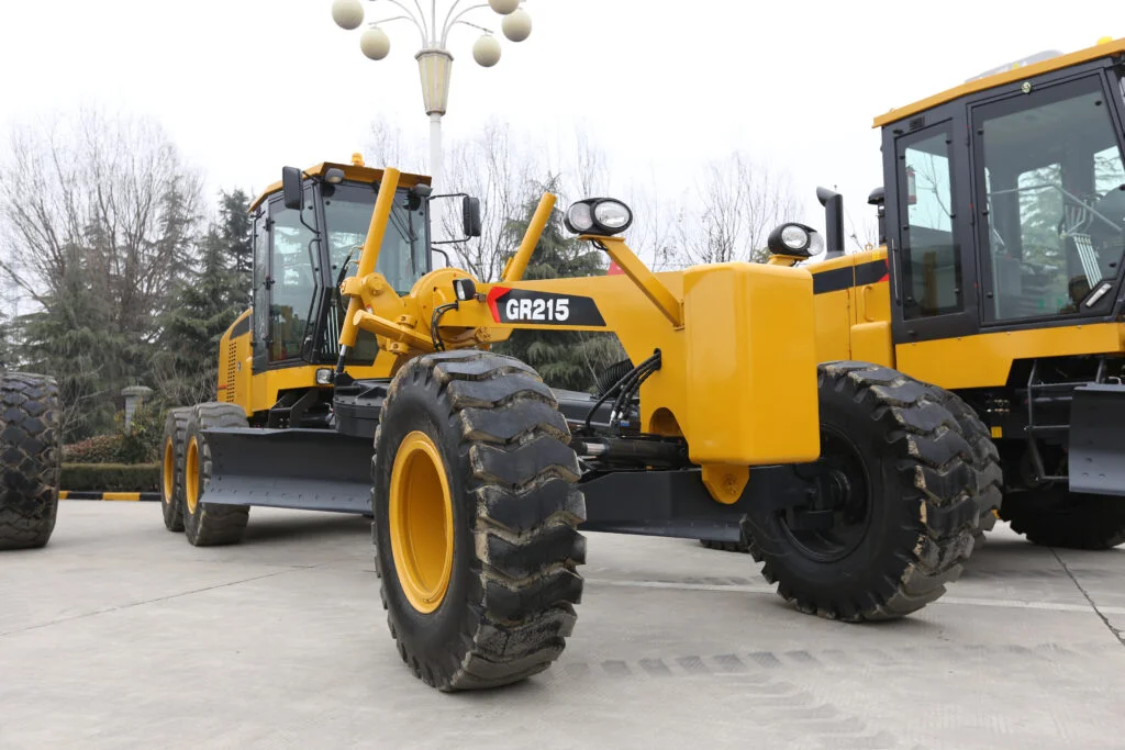Motoniveladora GR215 característica